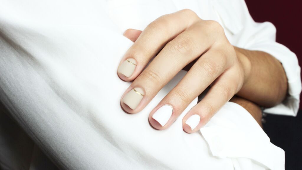 Cómo reparar tus uñas estropeadas por el mal uso del semipermanente, gel o  acrílico - Nenha NailStudio