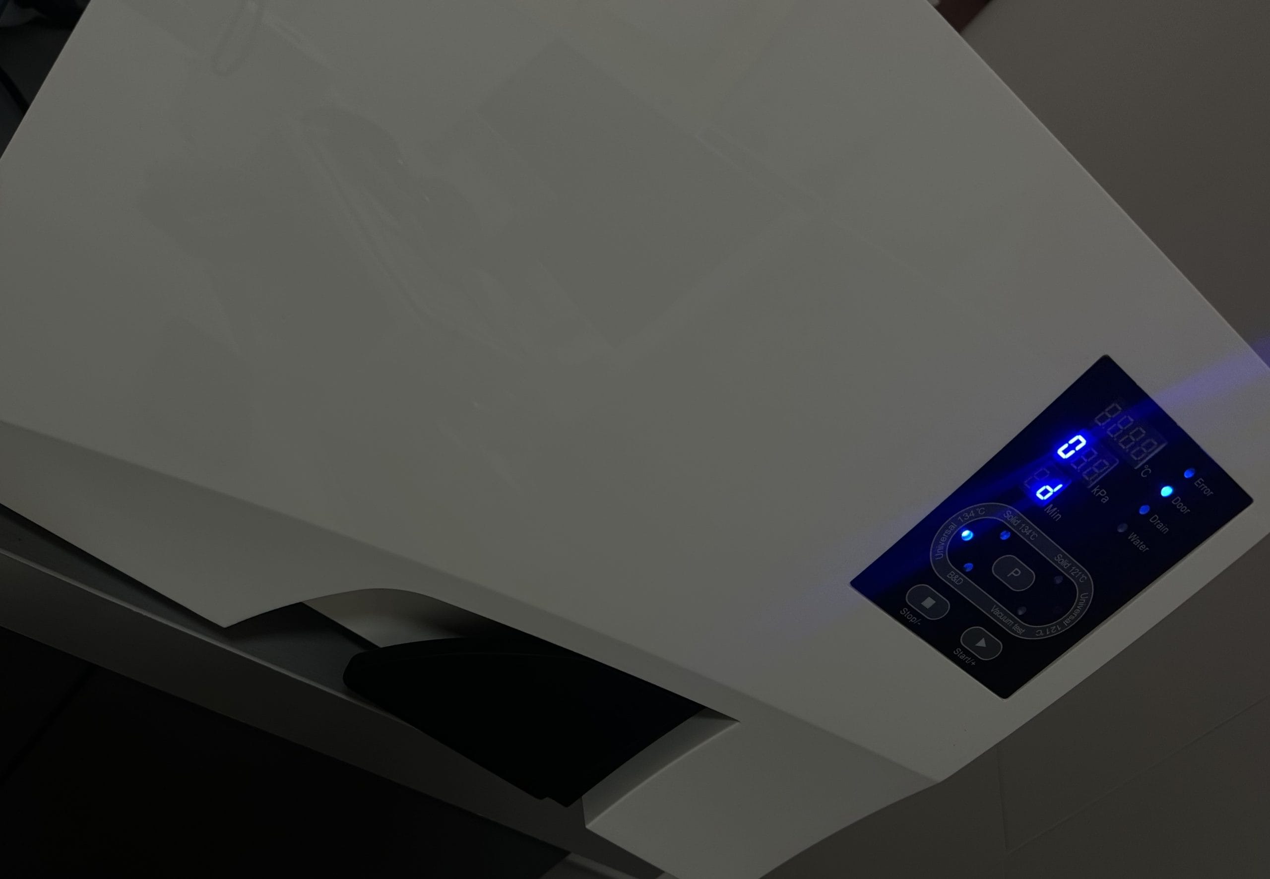 ¿Es obligatorio el autoclave en centros de uñas en España?